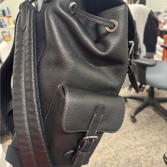 Coach Black Leather Backpack used. Pebble leather no scratches or stains - Picture 3 of 7